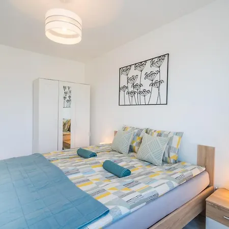 Grey Lights Garden شقة