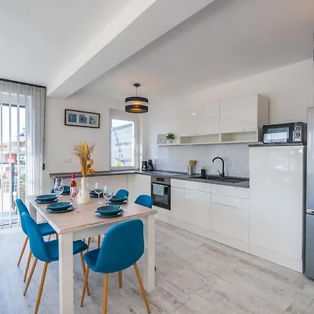 Grey Lights Garden شقة