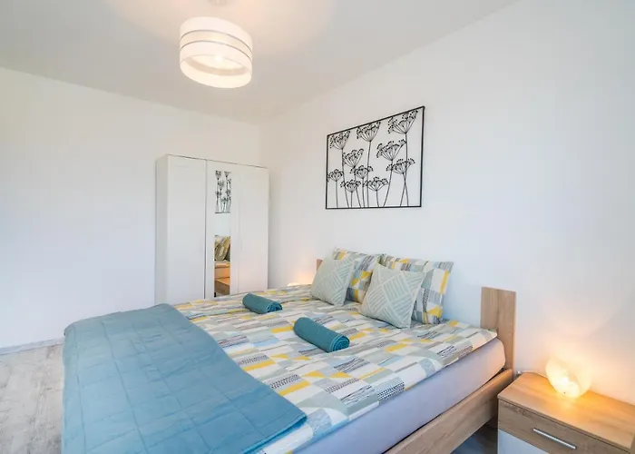 Grey Lights Garden 아파트