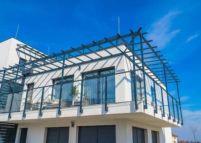 Grey Lights Garden 아파트