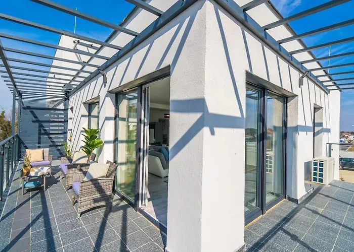 Grey Lights Garden 아파트