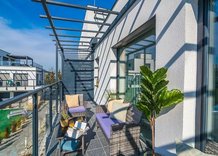 Grey Lights Garden 아파트